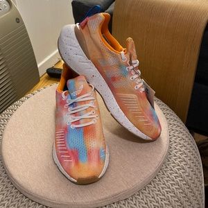 NWT Adidas Swift Run 22 W G20 (7.5)